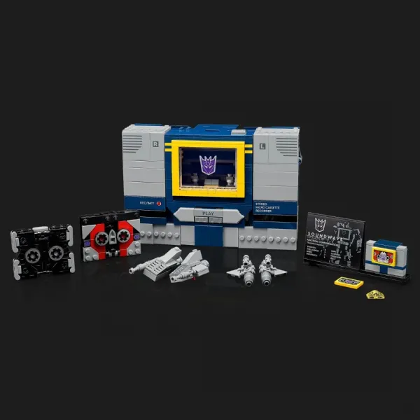 Конструктор LEGO Icons Transformers: Саундвейв (10358)
