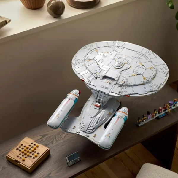 Конструктор LEGO Icons Star Trek: U.S.S. Enterprise NCC-1701-D (10356)