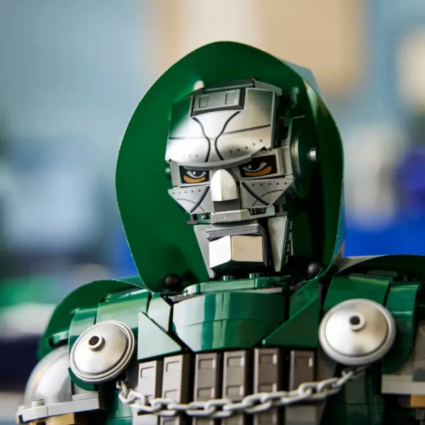 Конструктор LEGO Marvel Бюст Доктора Дума (76345)