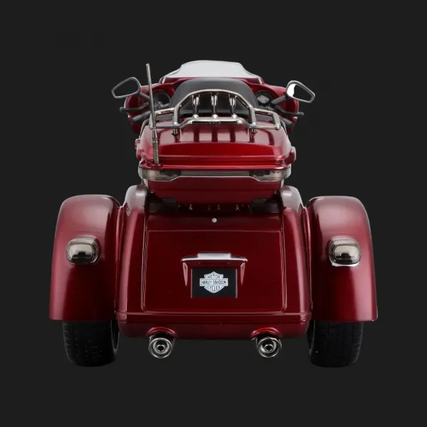 Мотоцикл Maisto Harley-Davidson Motorcycles 2021 CVO Tri Glide, 1:12 (32337 met. red)