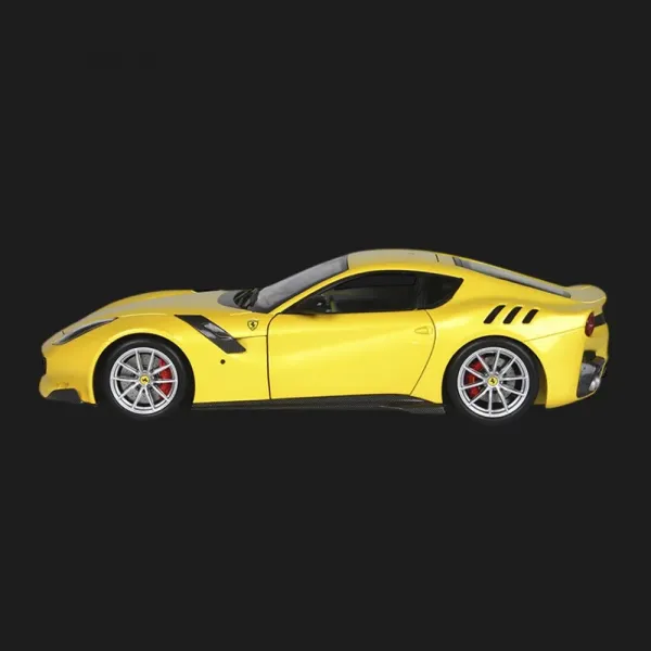Автомодель Bburago — Ferrari F12Tdf в асортименті, 1:24 (Yellow, Red) (18-26021)