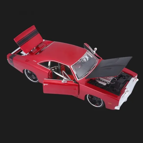 Автомодель Maisto 1969 Dodge Charger R/T, 1:24 (32537 met. red)